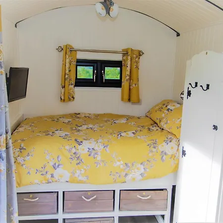 Shepherds Hut With Valley Views Bodmin Exterior photo