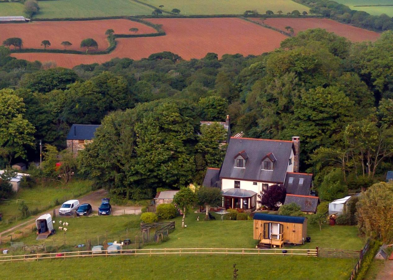 Campsite Shepherds Hut With Valley Views *