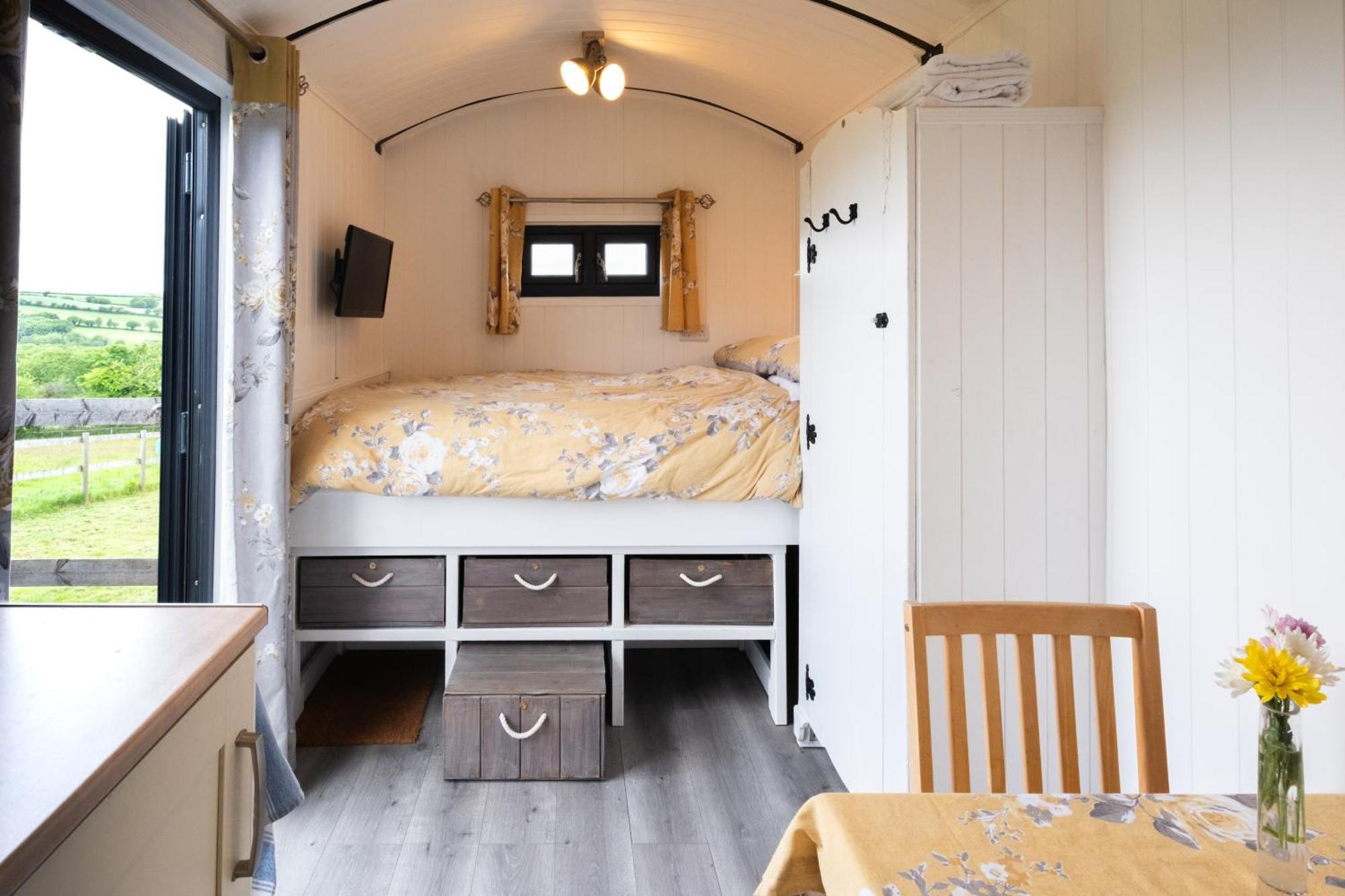 Shepherds Hut With Valley Views Campsite