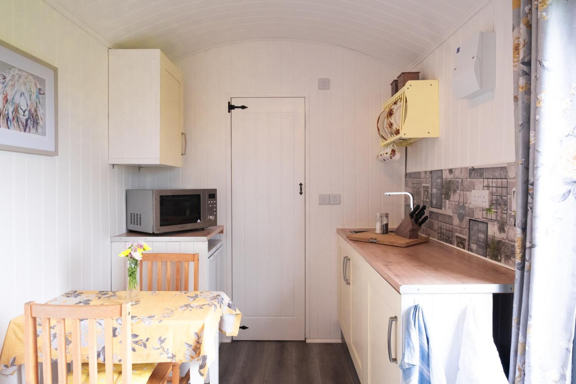 Shepherds Hut With Valley Views Bodmin